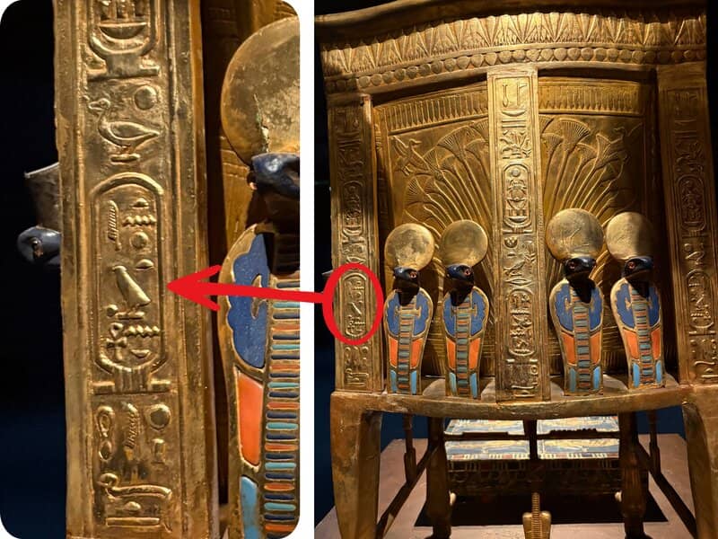 Zlatý trón Tutanchamona s hieroglyfmi jeho mena - šípka zvýrazňuje znak prepeličieho kuriatka